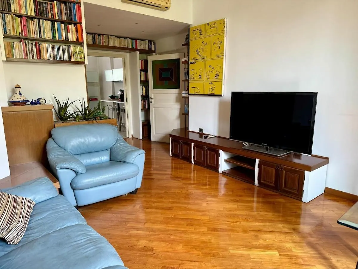 Design Apartment In City Center Милан Италия